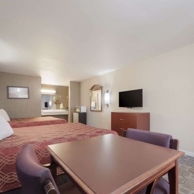 Standard Room, 2 Queen Beds, Smoking Econo Lodge Thomaston Promo Code