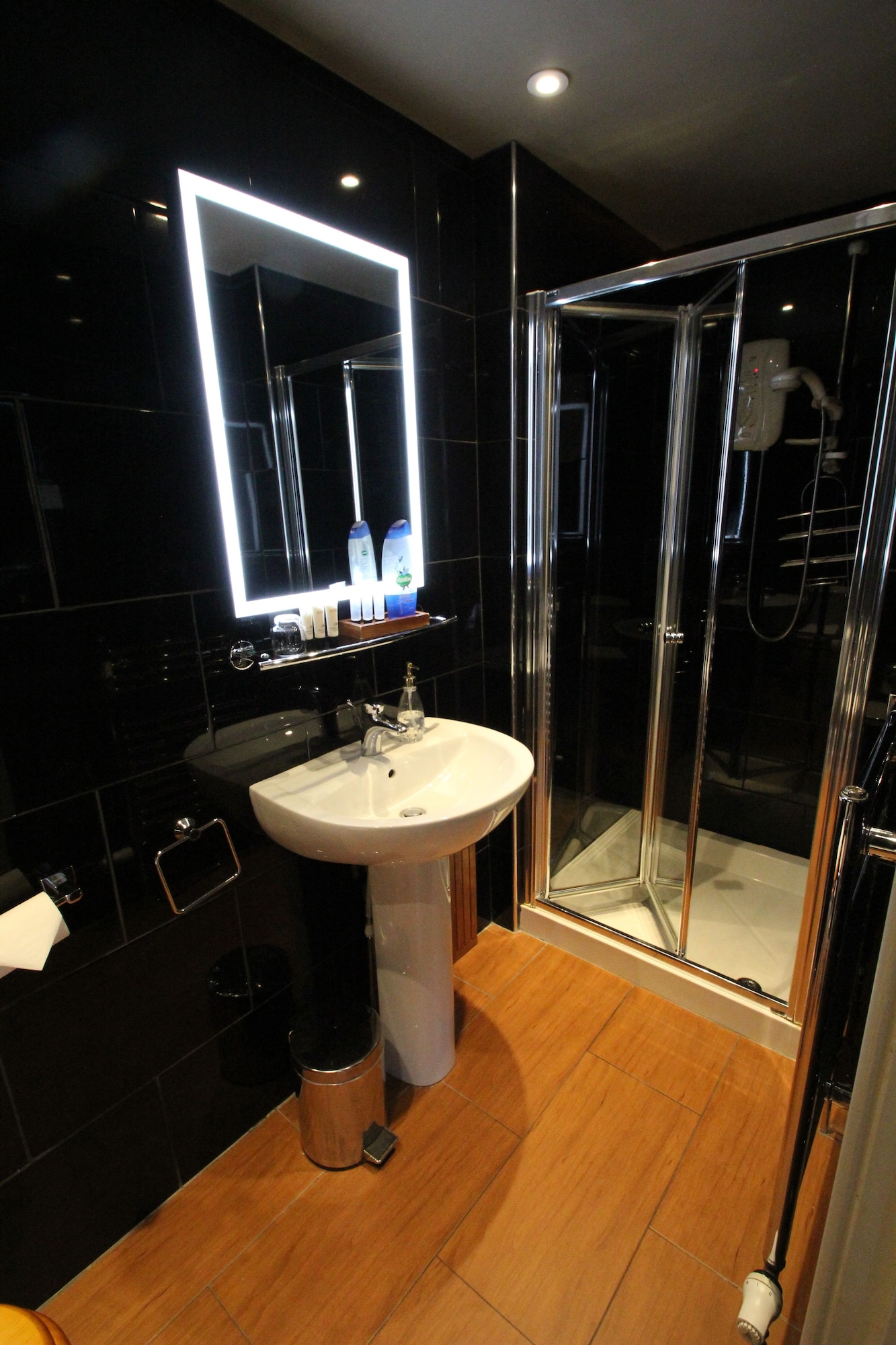 家庭间－带连接浴室