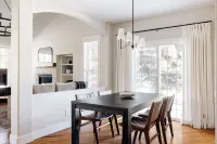 Nest out west in this professionally designed 2 BD/3 BA townhome. Sleeps 6.