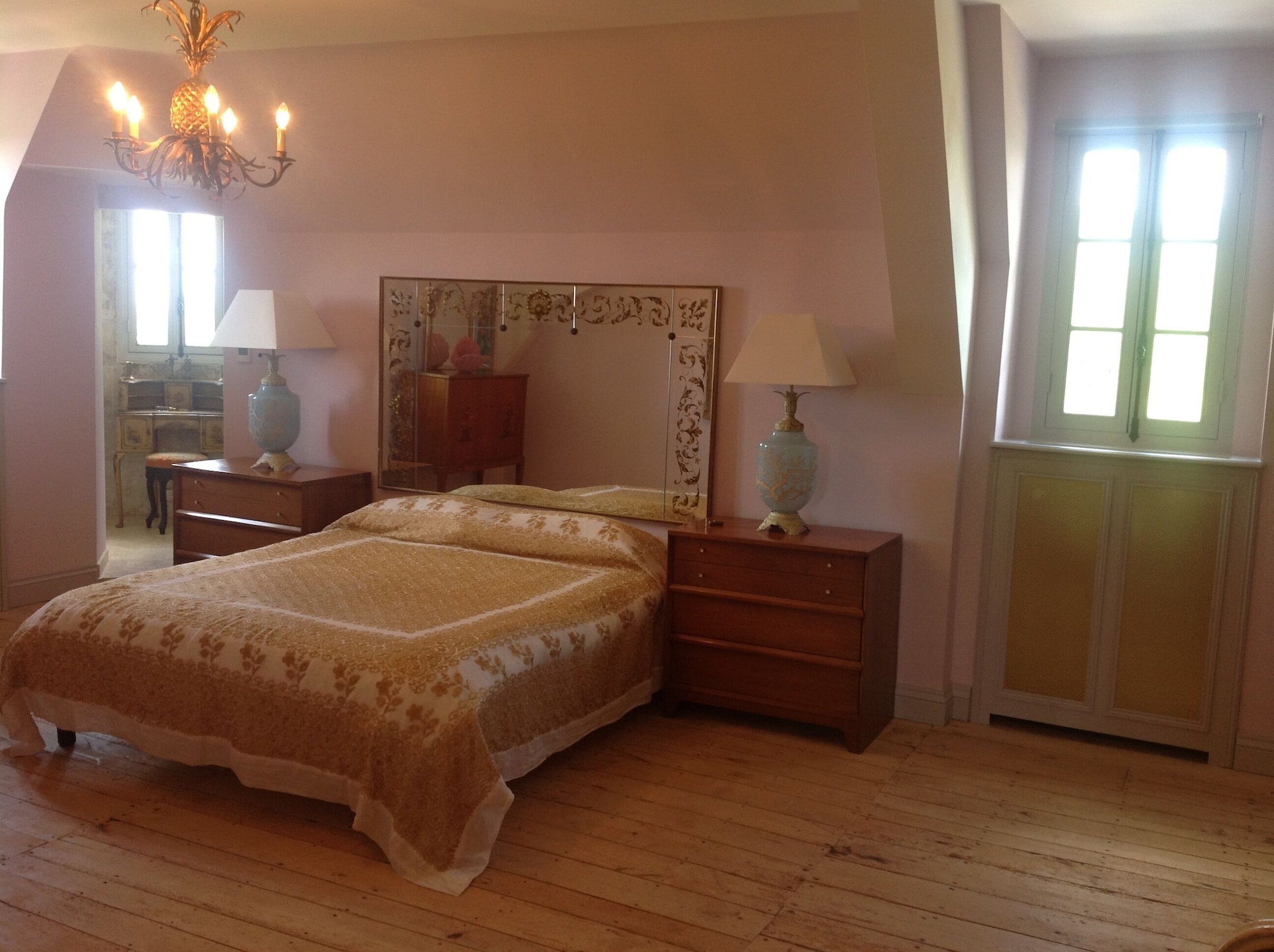 Chateau de La Goujonnerie豪华园景双人房 - 带1张特大床 - 直通泳池