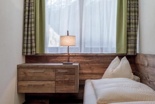 带阳台的两卧室公寓