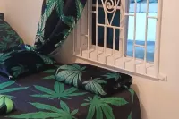 House - Sleeps 2 - Parking - Patio