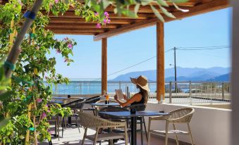 Zoe Hotel - Housity
