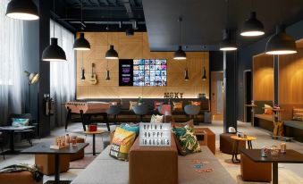Moxy Milton Keynes - Housity