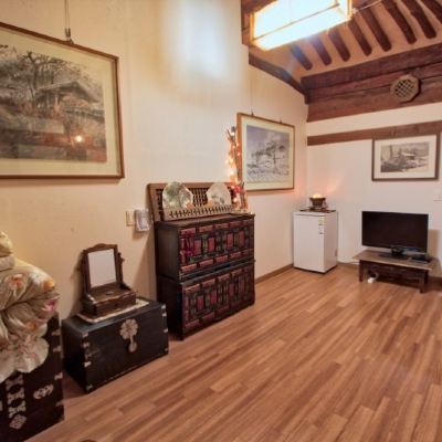 Magnolia (not cooked)(Check-in 15:00) Jeonju Gyodongsalae Hanok Pension 쿠폰