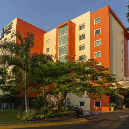 Holiday Inn Express & Suites CUERNAVACA by IHG Отели в г. Куэрнавака