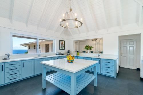 Magnificent 5-Bedroom Estate Villa, Sleeps 12 Deluxe Villa