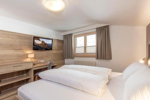 带阳台的两卧室公寓