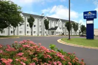 Microtel Inn & Suites by Wyndham Madison East Hotel a 