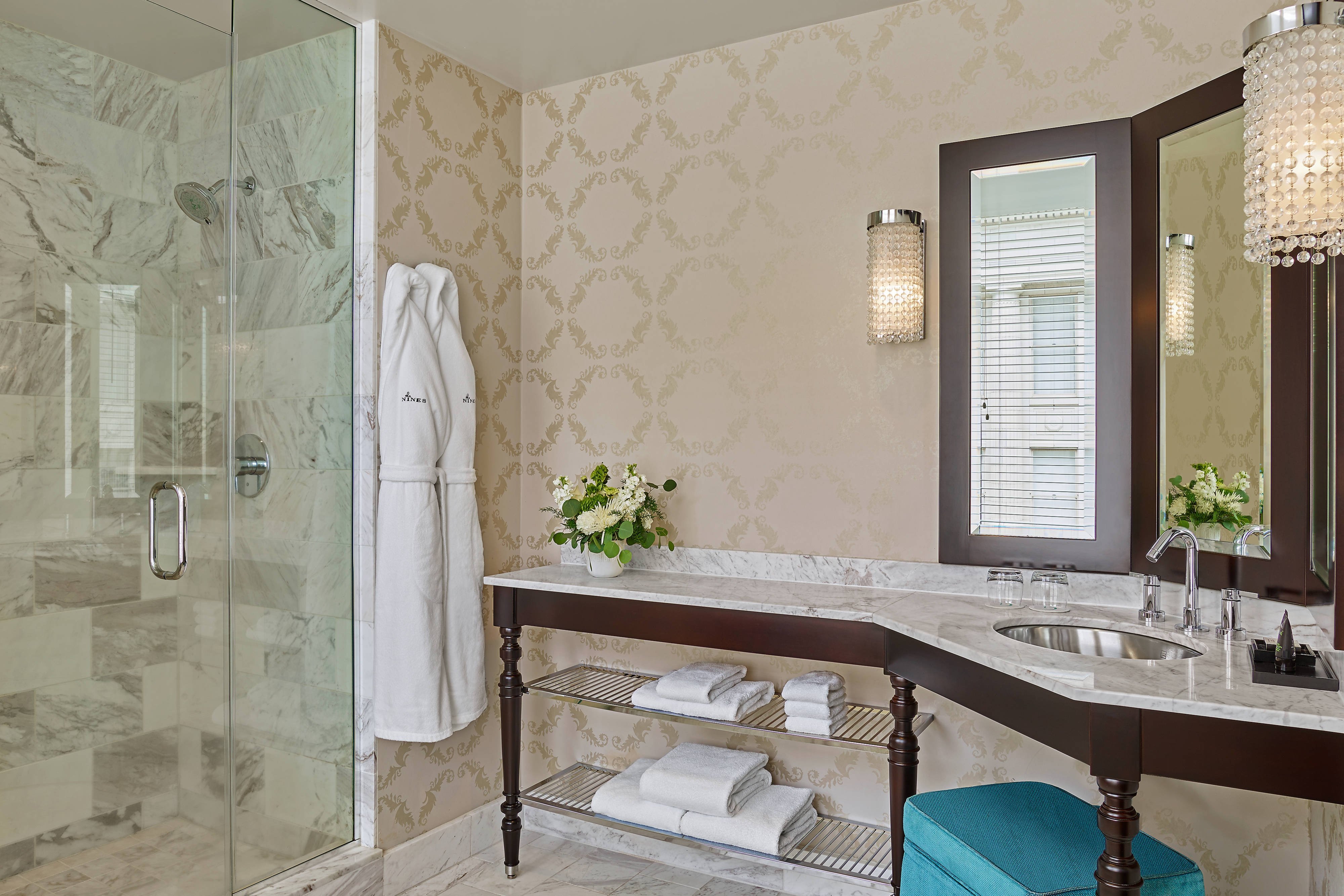 The Nines, a Luxury Collection Hotel, Portland高级特大床房