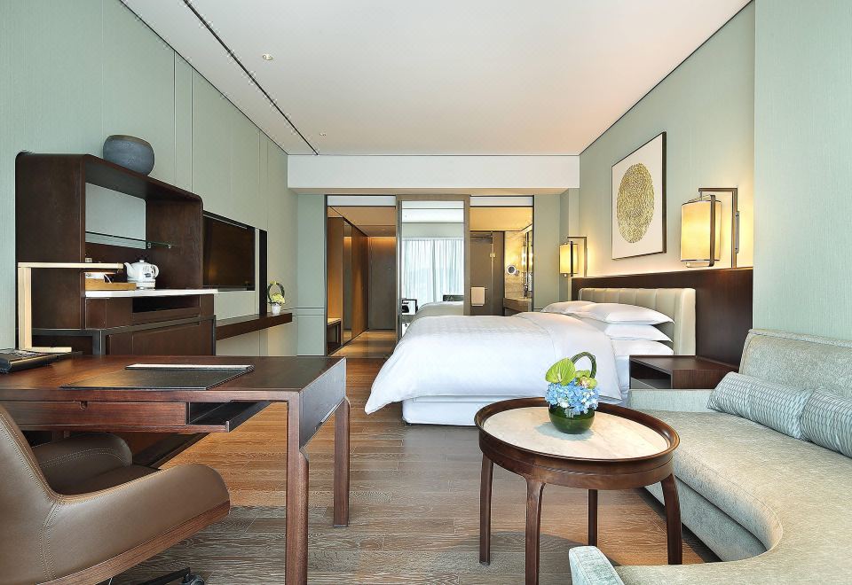 Sheraton Grand Hangzhou Binjiang HotelDeluxe Queen Room