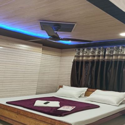 Double Bed AC