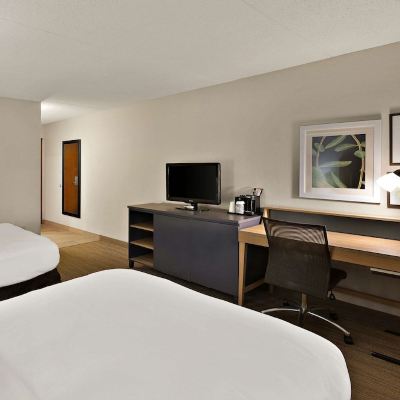 Accessible Room, 2 Queen Beds, Roll-in Shower, Non Smoking