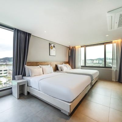 Luxury Party Room-Breakfast Service (Additional Charge For 5 People Or More, Double 4Bed) Andong Case Hotel 쿠폰
