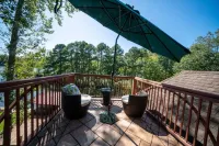 The Grand Hamilton Retreat ~ Lake Front ~ Sleeps 15 ~ Memories Included