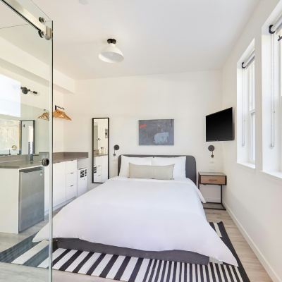 Queen Room With Balcony Sonder the Boylston Promo Code