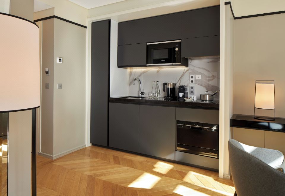 Fraser Suites le Claridge Champs-ElyséesPremier Suite