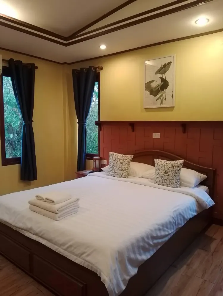 ห้องดีลักซ์พร้อมระเบียง(เตียงควีนไซส์)