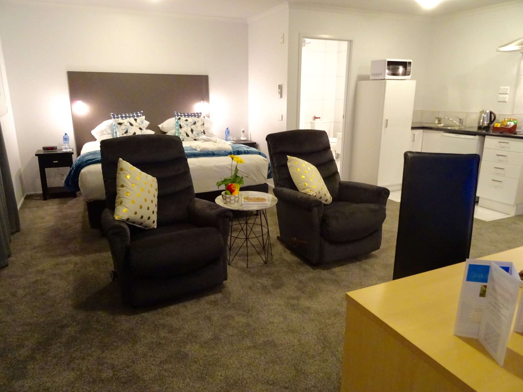 BKs Premier Motel HamiltonDeluxe Suite