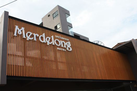 โรงแรมเมอร์เดอลอง