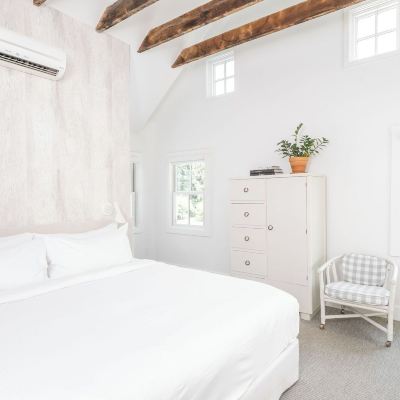Room, 1 King Bed, Non Smoking (Main Street Deluxe) White Moose Inn Promo Code