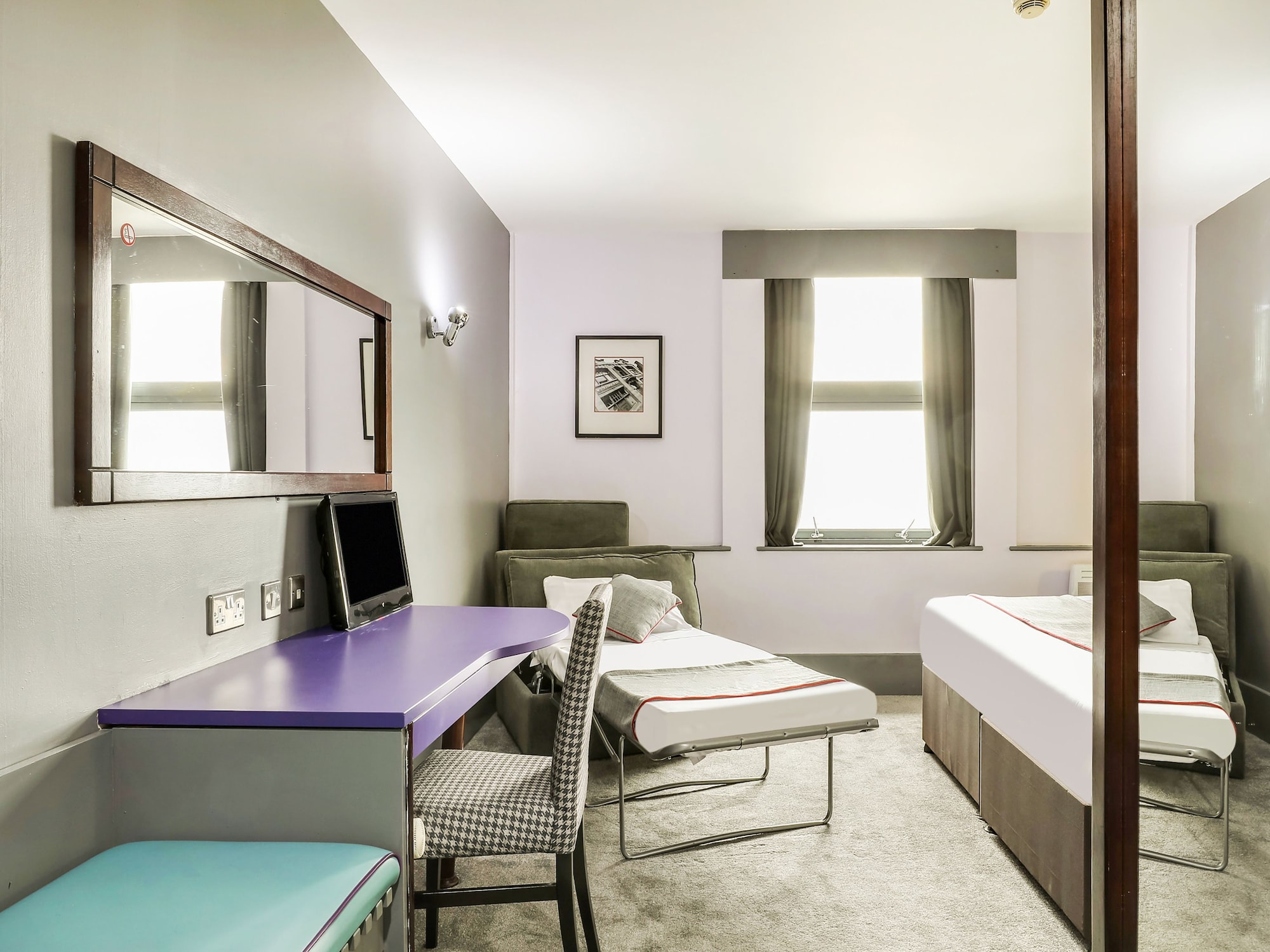 标准双床房， 多张床