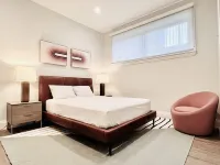 Modern Apartment with Private Rooftop Patio & Free Parking in Downtown Chicago Hotels in 