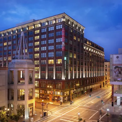 Embassy Suites by Hilton St. Louis Downtown Các khách sạn gần Nhà thi đấu Scottrade Center