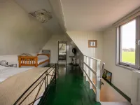 Comfortable and cozy cottage on farm Hotels in Beemster