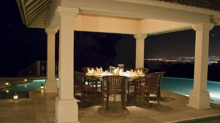 Silent Waters Villa 食事・レストラン