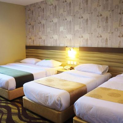 Deluxe Quadruple Room Kupon Hotel Zamburger Victory City