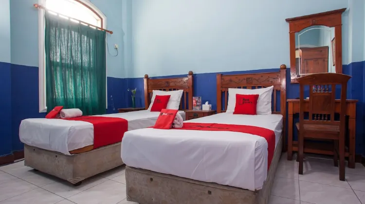 RedDoorz @ Genteng Surabaya 2 外観