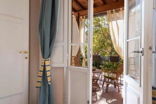 带露台的四人间