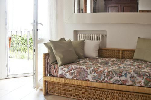 高级湖景双人间或双床间