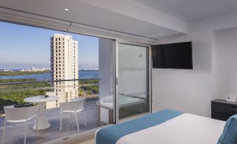 Suites Malecon Cancun