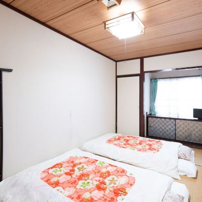 Japanese Room with Shared Washroom - Twin, Smoking