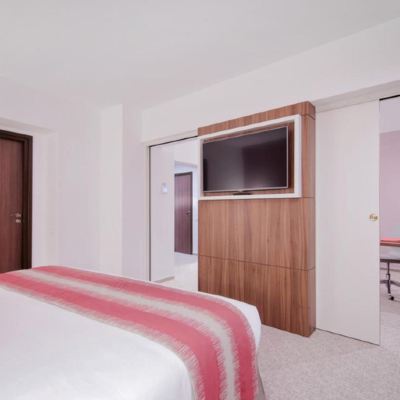 King Suite-Non-Smoking Ramada Plaza Craiova Promo Code