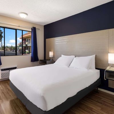 Accessible Queen Room-Non-Smoking Springtown Inn Promo Code