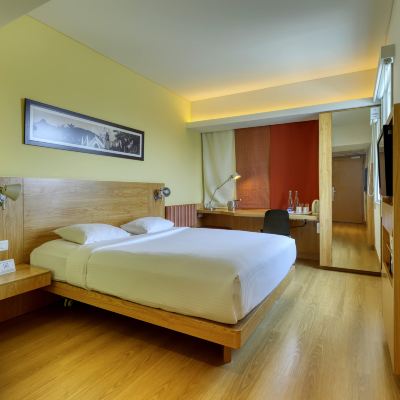 Deluxe Queen Room with Extra Benefit-15% Discount on F&B, 2 Pcs Laundry&Wifi