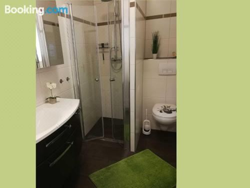 一卧室公寓带淋浴