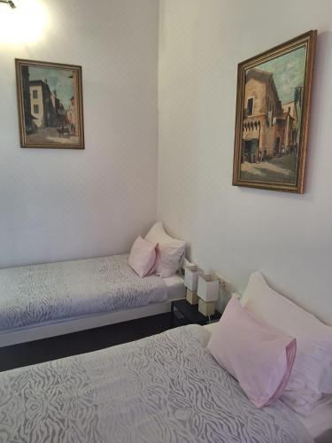 带阳台的双床房