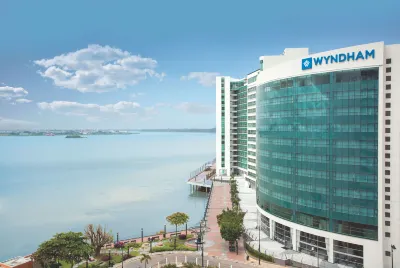 Wyndham Guayaquil Puerto Santa Ana Hotel a 