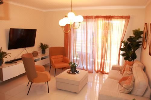 带阳台的三卧室公寓