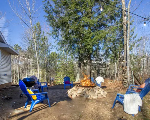 Remodeled Cabin w/fireplace, 2 miles from Lakewood Hotels in Riverview