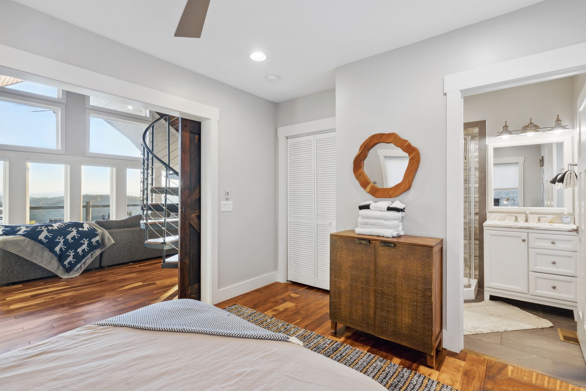 奢华小屋（带热水浴缸和全景视野）-迷人的山脉休闲