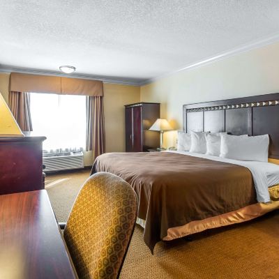 帶無障礙浴缸的無煙大床房 貝爾花園 - 洛杉磯凱藝套房酒店優惠