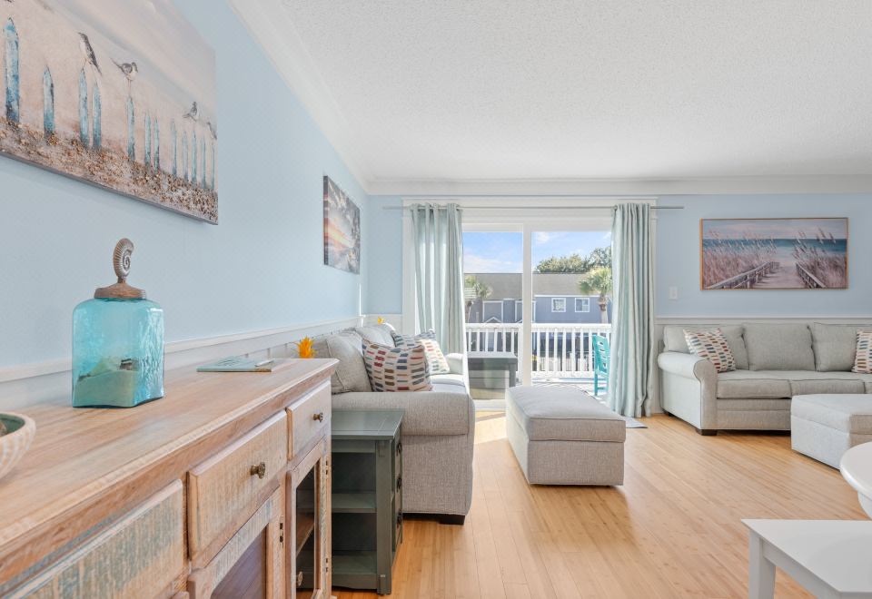 海岸休闲（带可使用泳池和宽敞布局）-吸引人的圣地