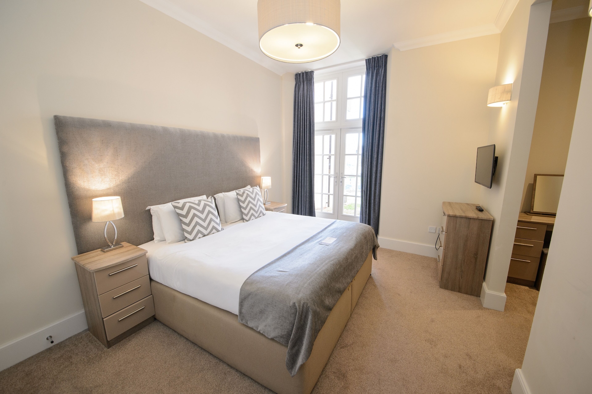 至尊公寓 1号， 地面层