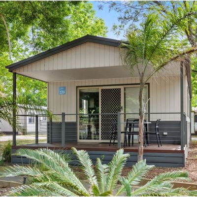Deluxe Cabin - Sleeps 6 Discovery Parks – Lake Hume, Victoria Promo Code