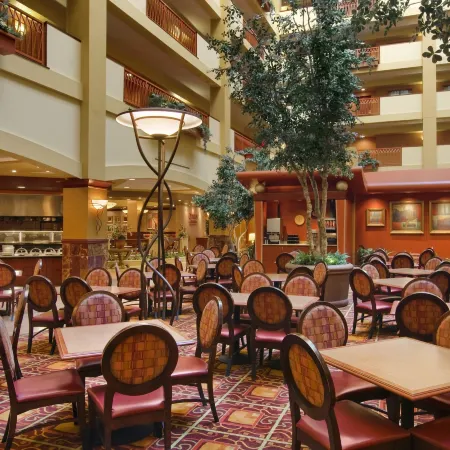 Embassy Suites by Hilton Hampton Convention Center Отели в г. Хэмптон